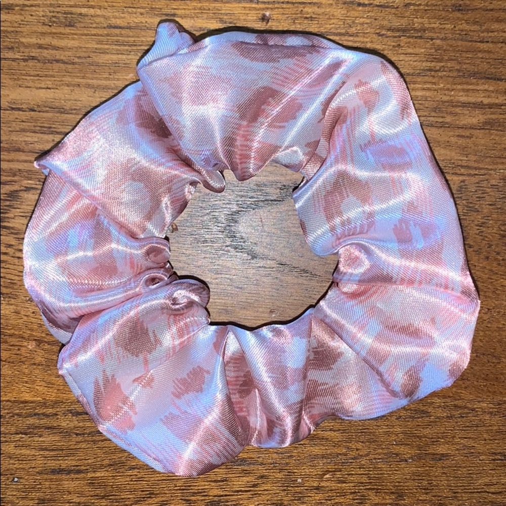 ✨NEW✨ Blush Leopard Scrunchie